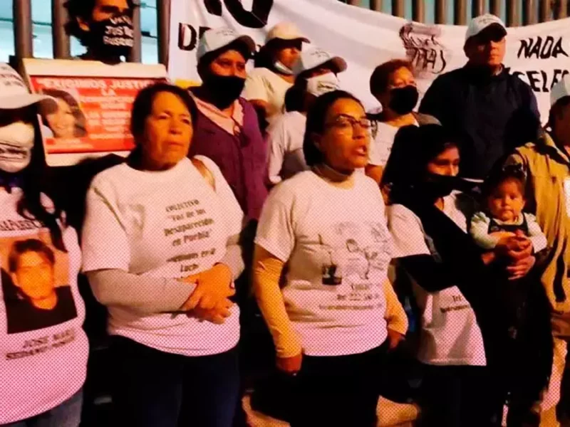Madres buscadoras de Puebla se quedan en plantón frente a Fiscalía