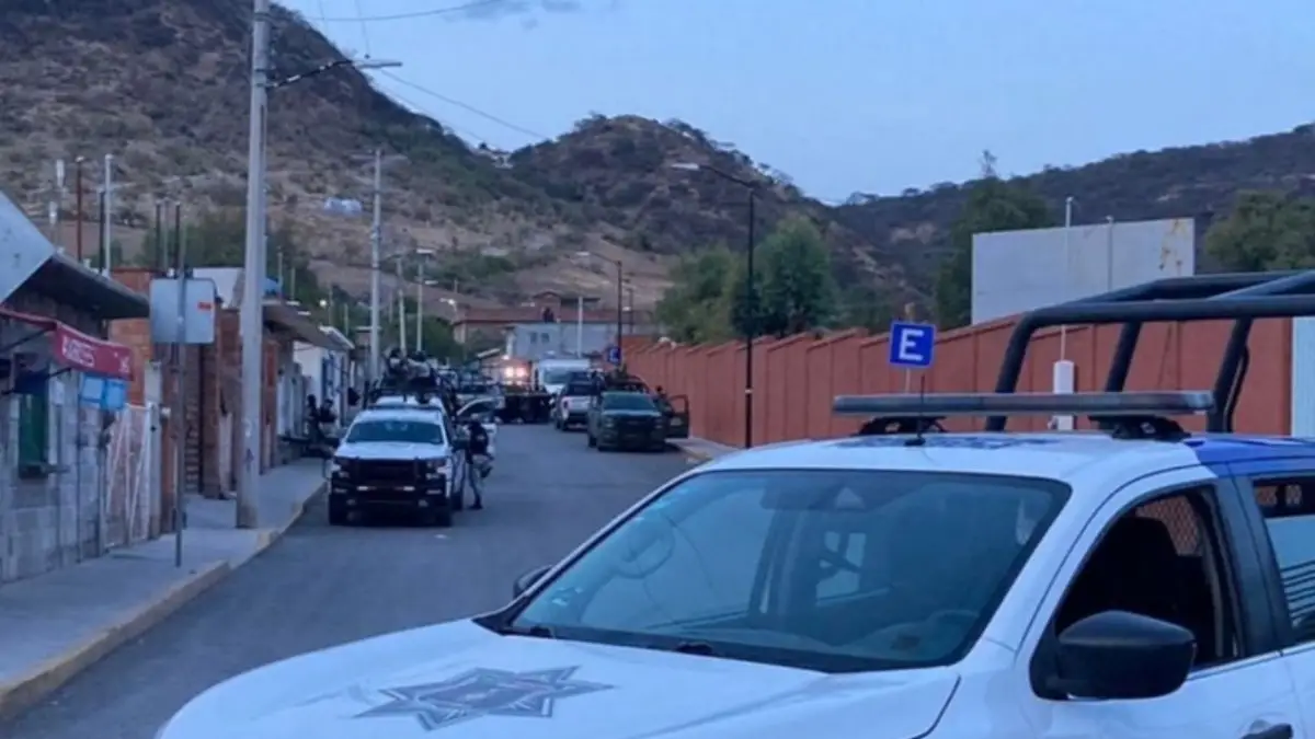Seis personas son asesinadas frente a escuela en poblado de Salamanca.