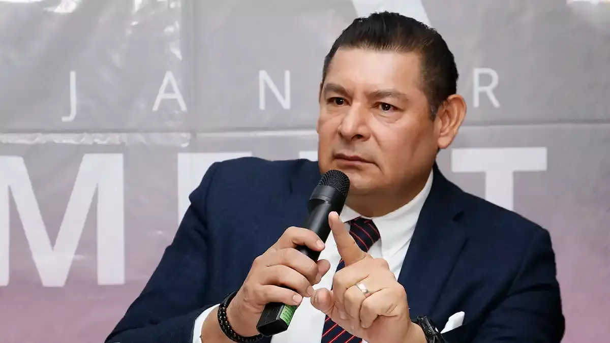 Armenta se deslinda de Javier López Zavala: “que caiga el peso de la ley”.