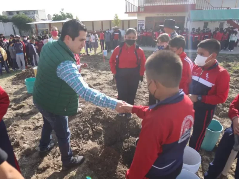 Promueve Ayuntamiento de Chignahuapan la reforestación en escuelas.
