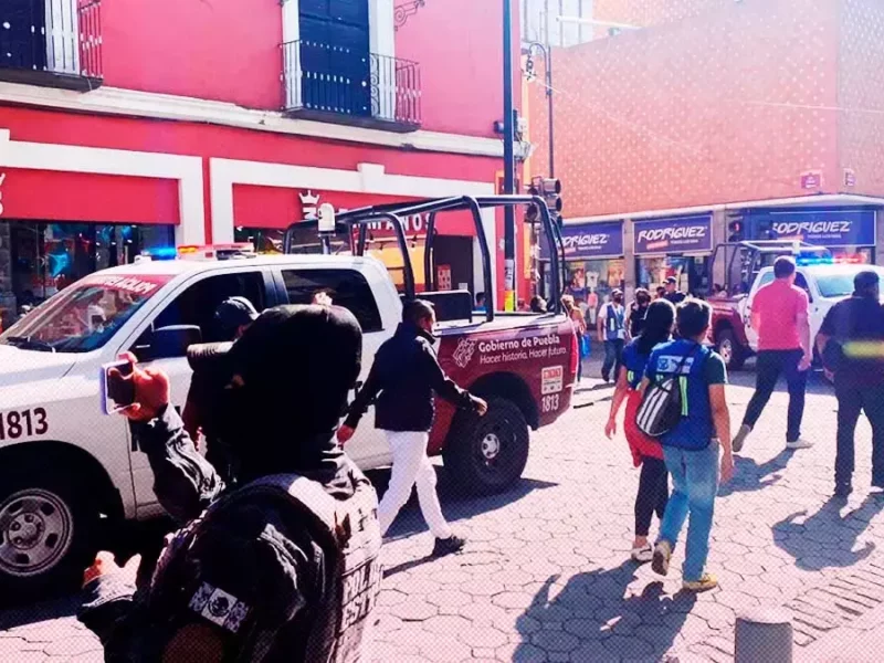 Ambulantes se enfrentaron con policías en el Centro Histórico.