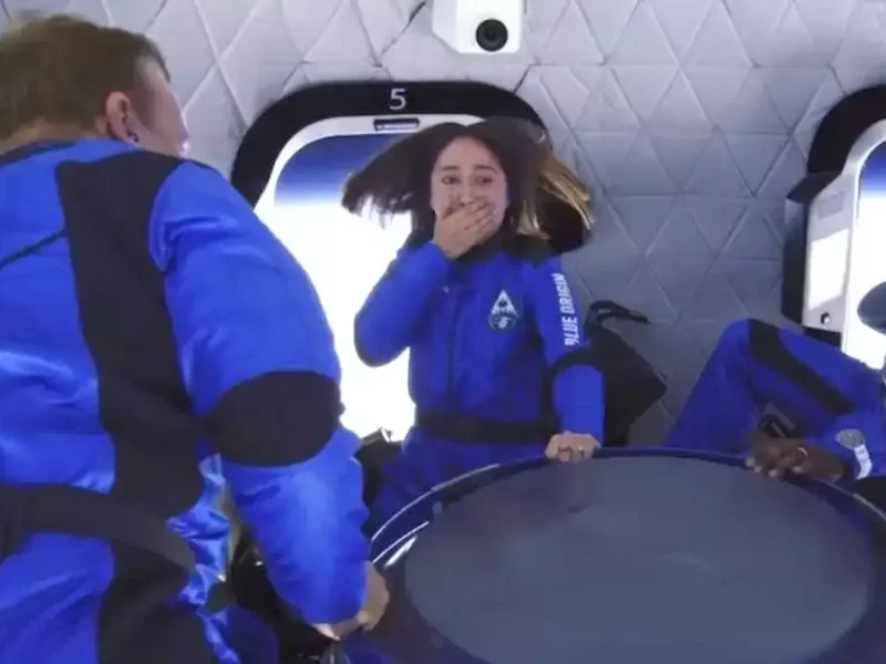 La mexicana Katya Echazarreta en su trayecto orbitando la Tierra.
