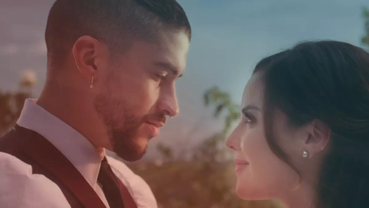 Bad Bunny se casa en el video de ”Titi me preguntó”, logra millones de reproducciones
