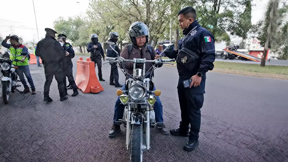 SSC propondrá distintivos de colores para motos mercantiles y paquetería en Puebla.