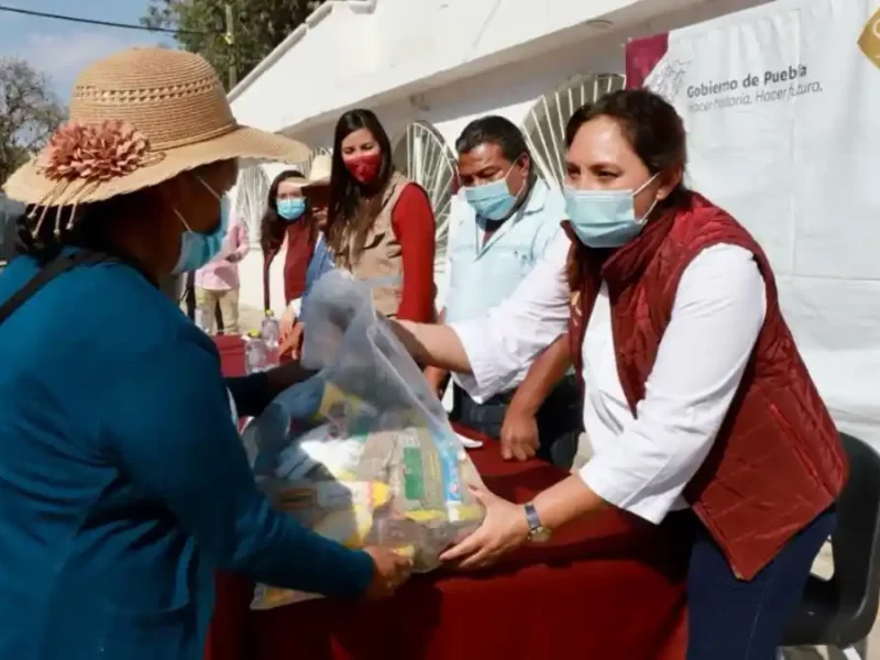 Con paquetes alimentarios, SEDIF beneficia a adultos mayores de Azumiatla