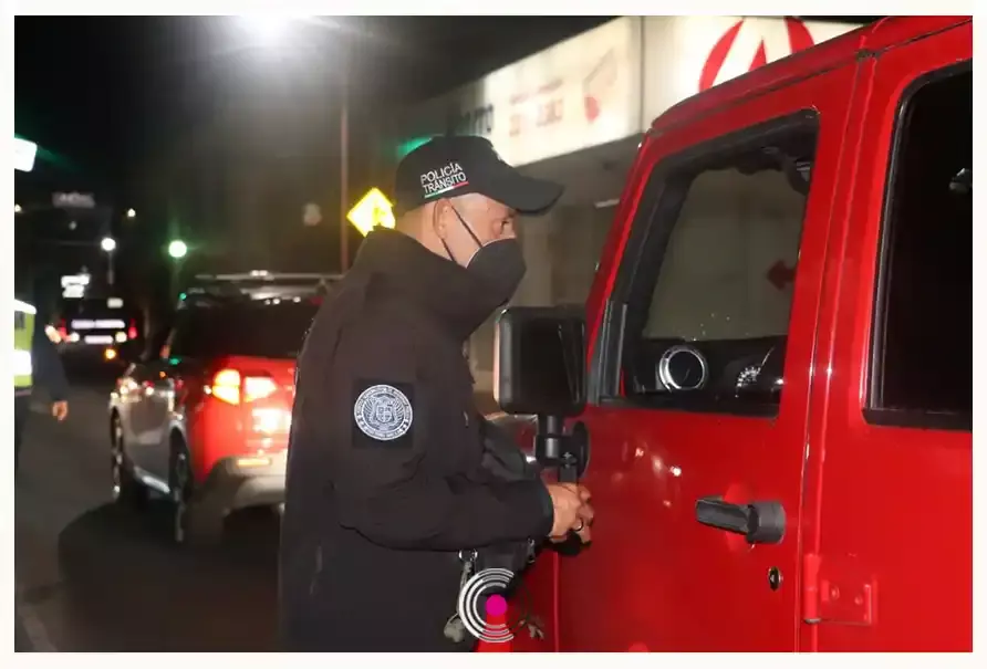 En San Pedro Cholula, 31 conductores no pasaron la prueba alcoholímetro.