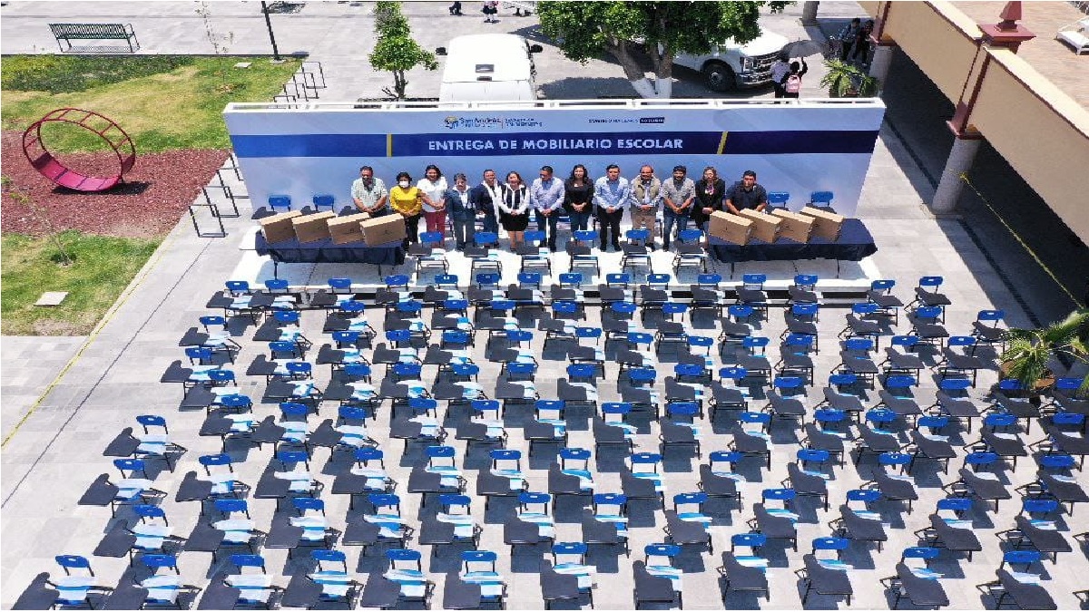Entrega Mundo Tlatehui mobiliario y equipo de cómputo a 23 escuelas primarias