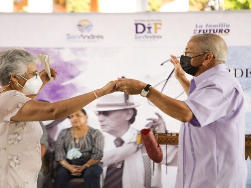DIF de San Andrés Instaura en el Zócalo “Tardes De Danzón”