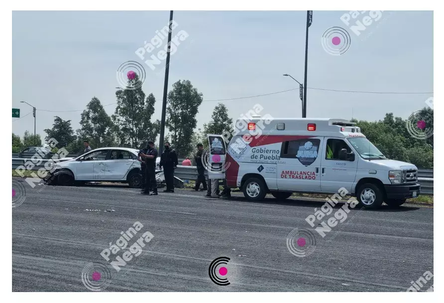 La volcadura de tráiler se registró en el Periférico Ecológico.