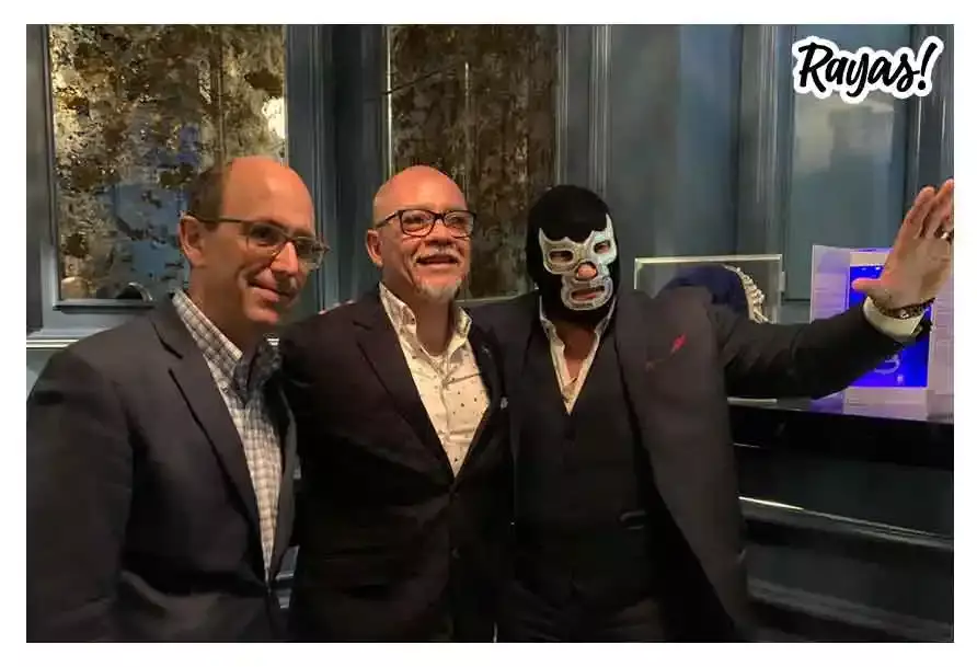 En el aniversario de Destilado Urbano, Blue Demon Jr. presenta mezcal conmemorativo