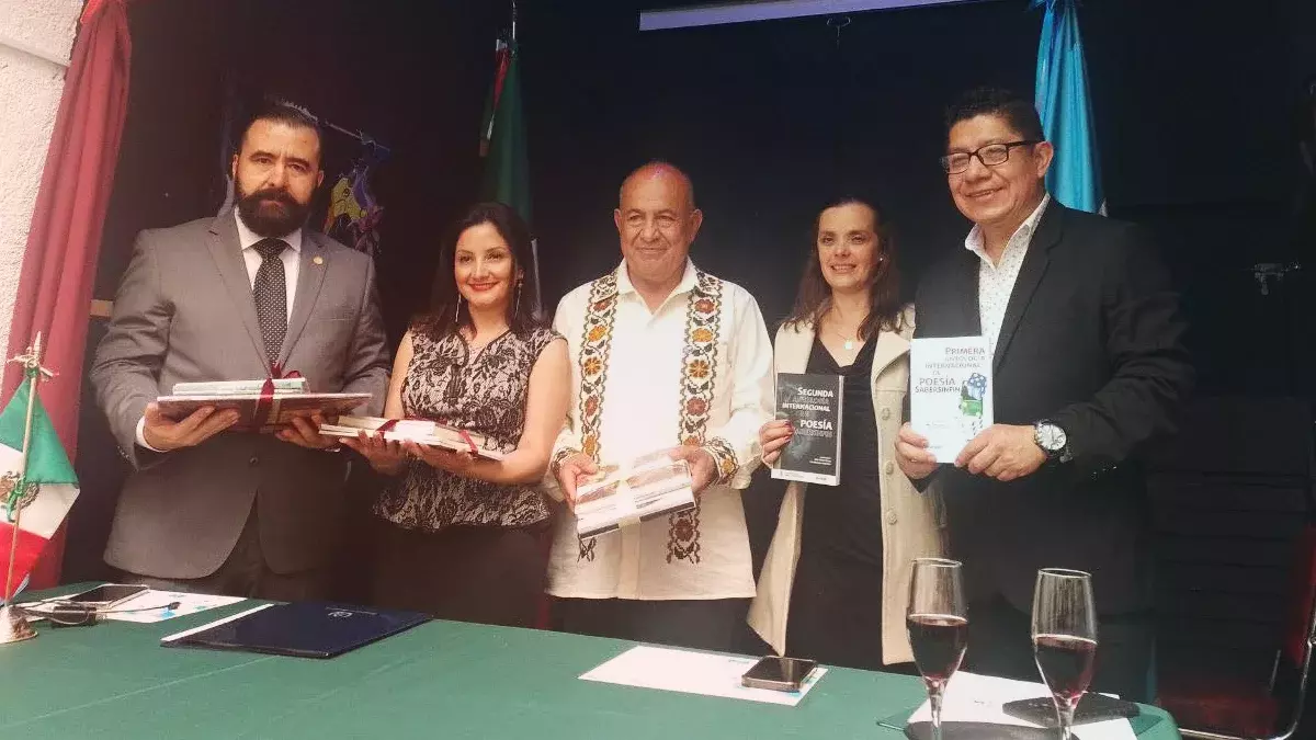 Poblanos donan libros para tres diferentes bibliotecas en Guatemala.
