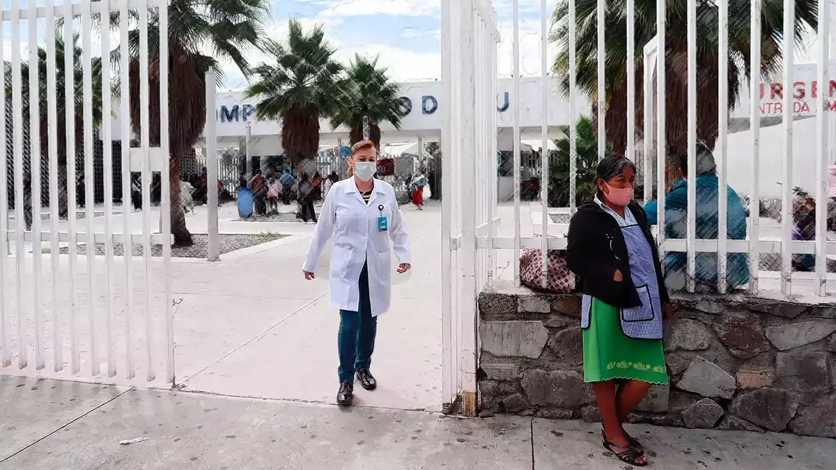 Médicos especialistas en Puebla rechazaron vacantes en municipios con pobreza.