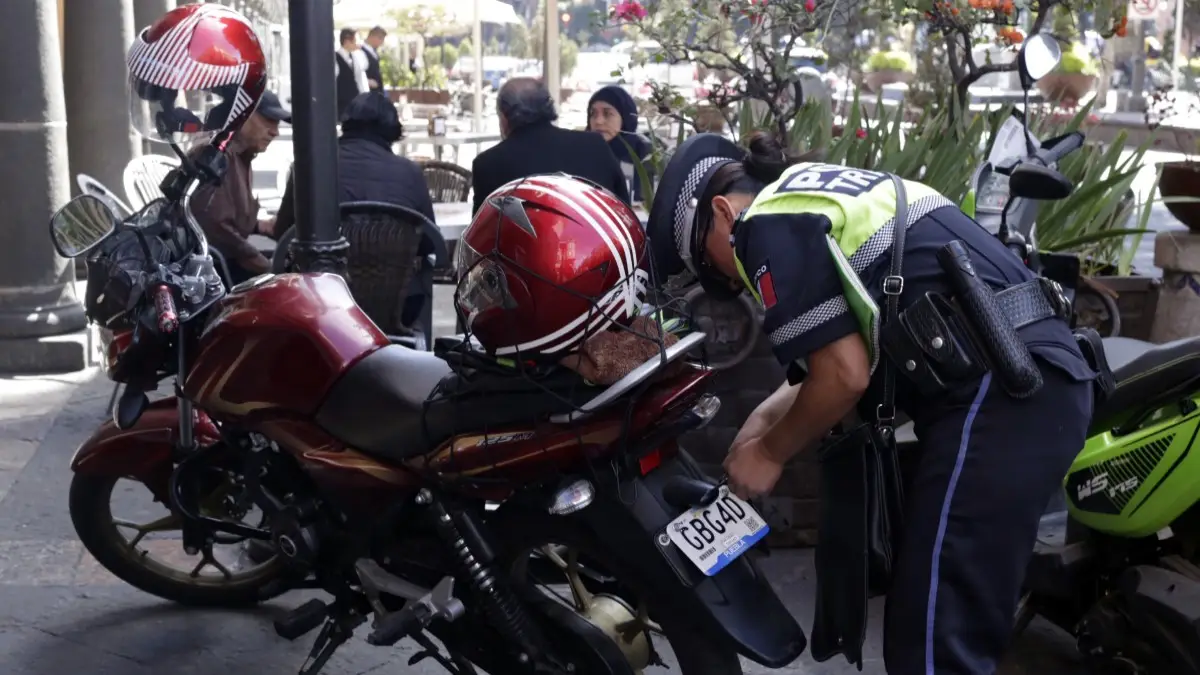 Se han infraccionado a 654 motociclistas en Puebla por falta de documentación.