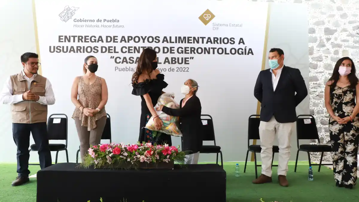 Atiende SEDIF necesidades alimentarias de personas adultas mayores