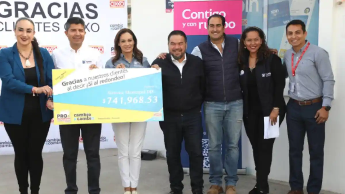 Ayuntamiento de Puebla recibe donativo del programa 'Pro Redondeo Oxxo 2023'