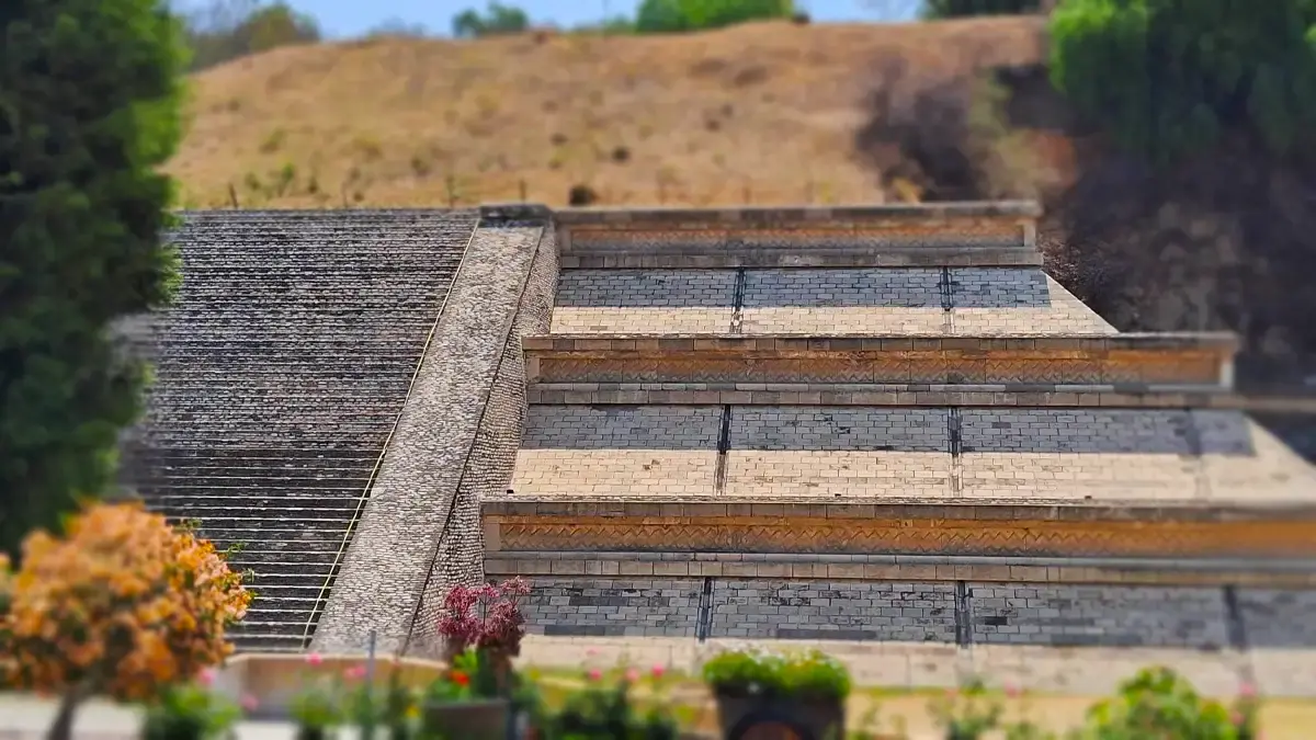 ¿Sabías que hay una pirámide “falsa” en San Pedro Cholula? ¡Te contamos su historia!