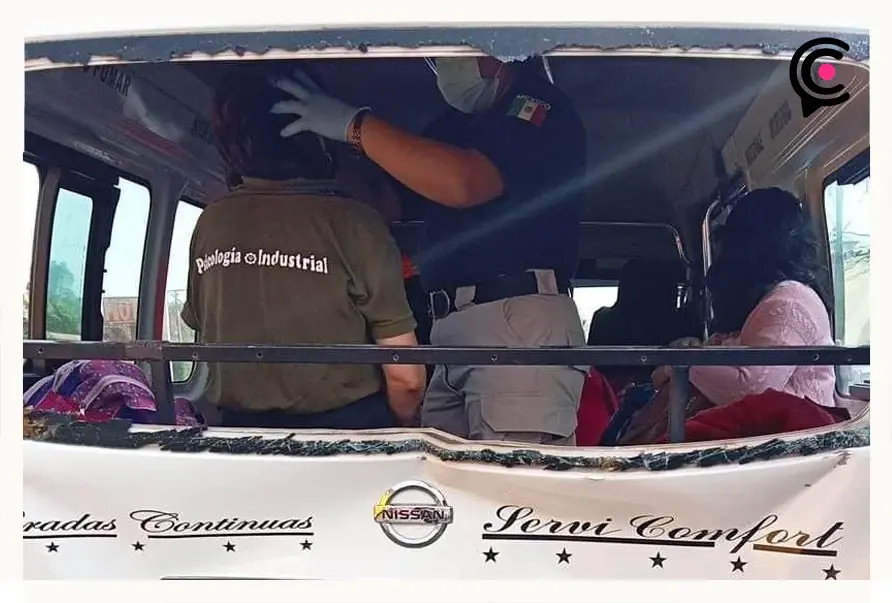 Nueve mujeres resultan lesionadas por choque entre rutas S25 y camioneta, en San Pedro Cholula