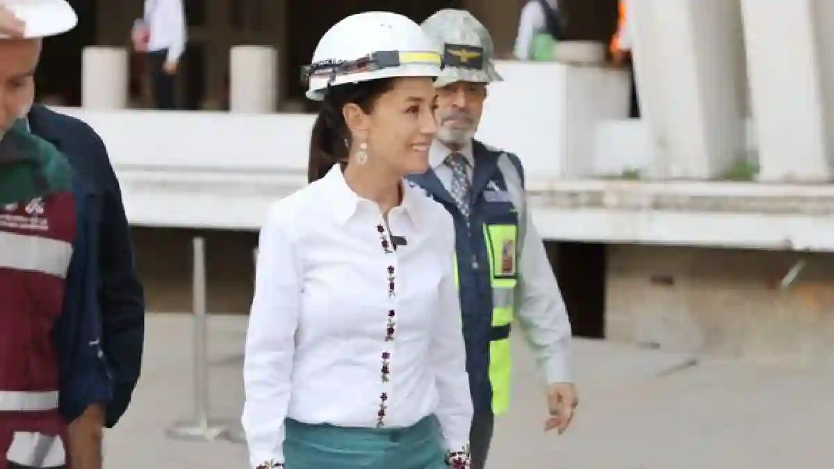 Sheinbaum_-va-a-quedar-un-edificio-seguro.-Avanza-en-60-la-obra-de-rehabilitacion-de-la-terminal-2-del-aeropuerto-internacional-de-la-ciudad-de-Mexico.