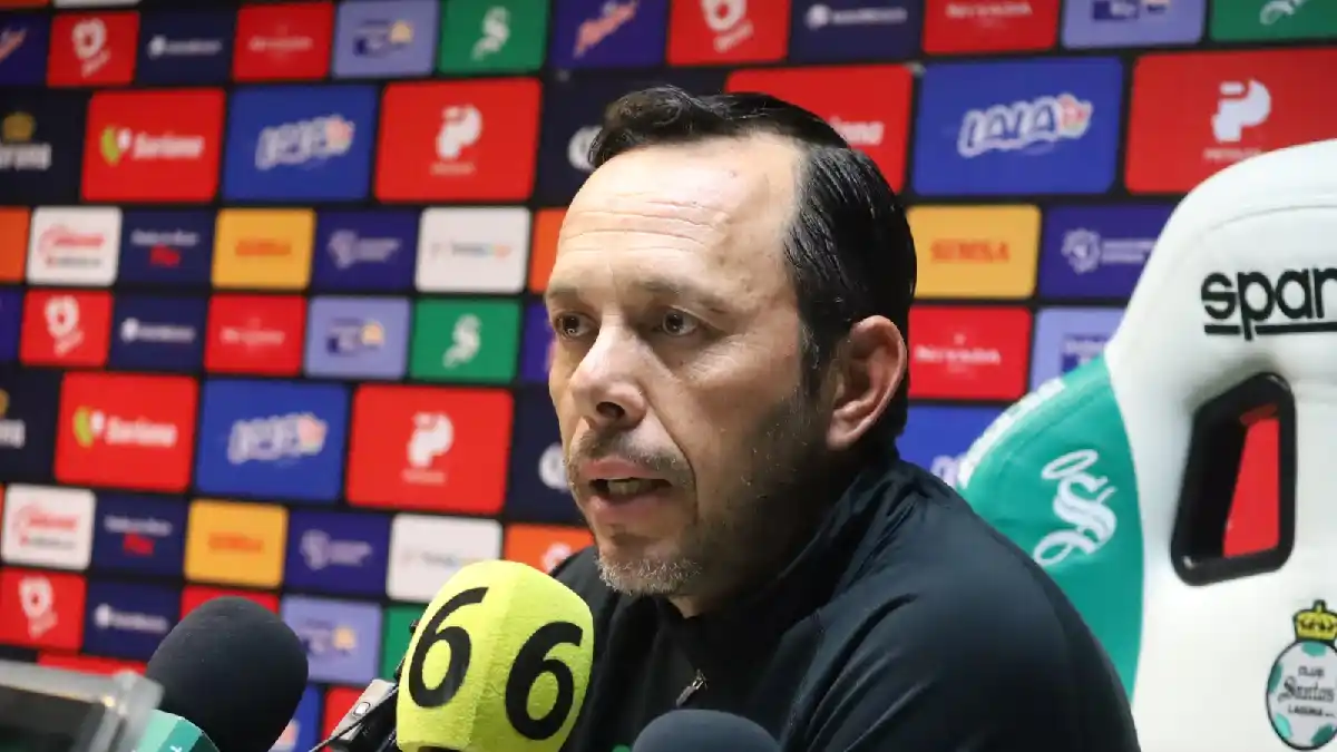 Santos Laguna anuncia la salida de su Director Técnico Eduardo Fentanes