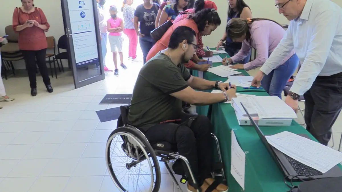 Acude Congreso del Estado con consulta para personas con discapacidad a Izúcar de Matamoros