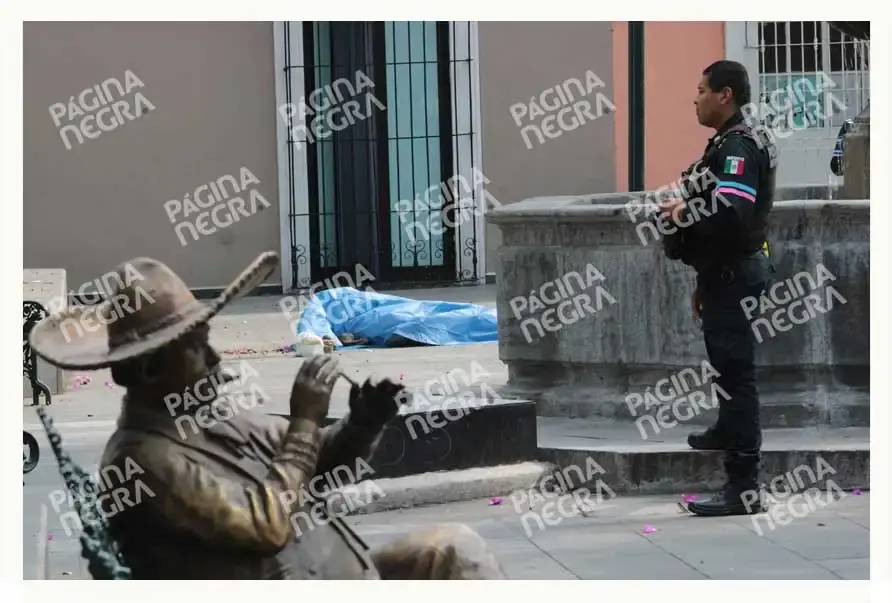 Muere indigente en el parque de Santa Inés en Puebla; padecía alcoholismo
