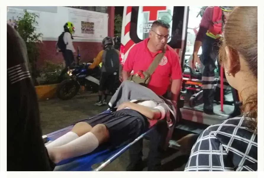 Reportan ocho alumnos intoxicados en escuela de Tehuacán, desconocen qué consumieron