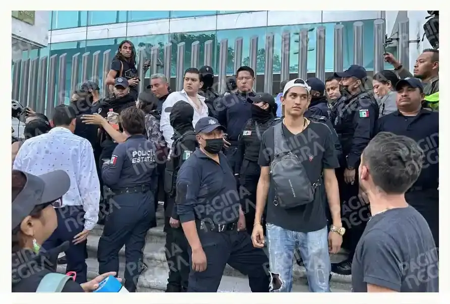 En plena manifestación en la Recta a Cholula, conductor atropella a una ciclista