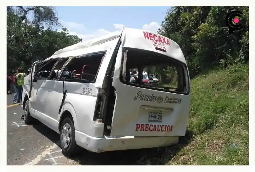 Accidente en la México- Tuxpan deja 2 muertos y 11 heridos