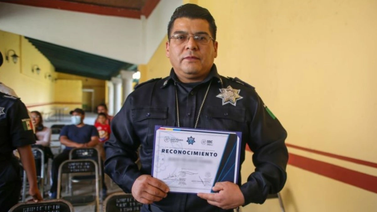 Entregan estímulos a policías destacados de la SSC Cholula.