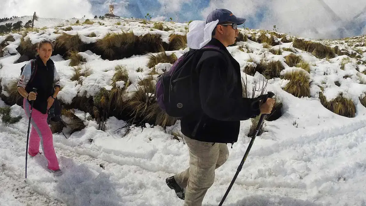 Gobierno de Puebla descarta sanciones por subir al Popocatépetl.