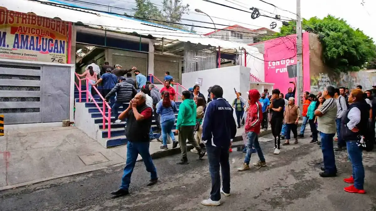 Locatarios del Mercado Amalucan exigen la salida de la 28 de Octubre