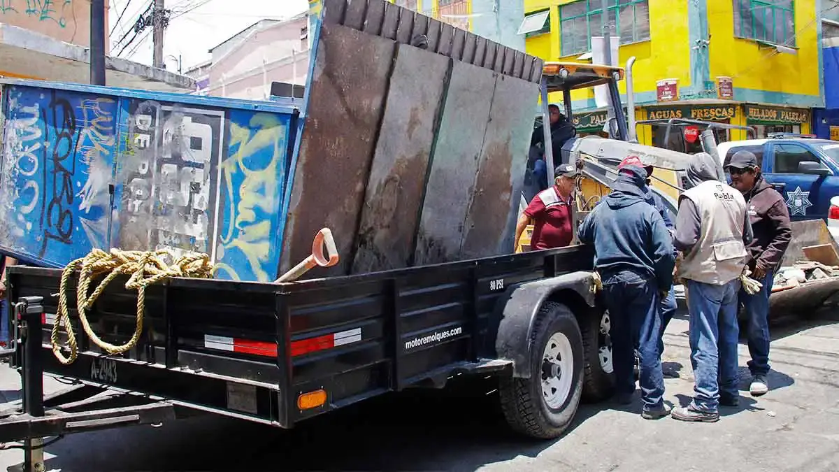 Voceadores de Puebla reclaman retiro de casetas; ayuntamiento les notificó hace más de un año.
