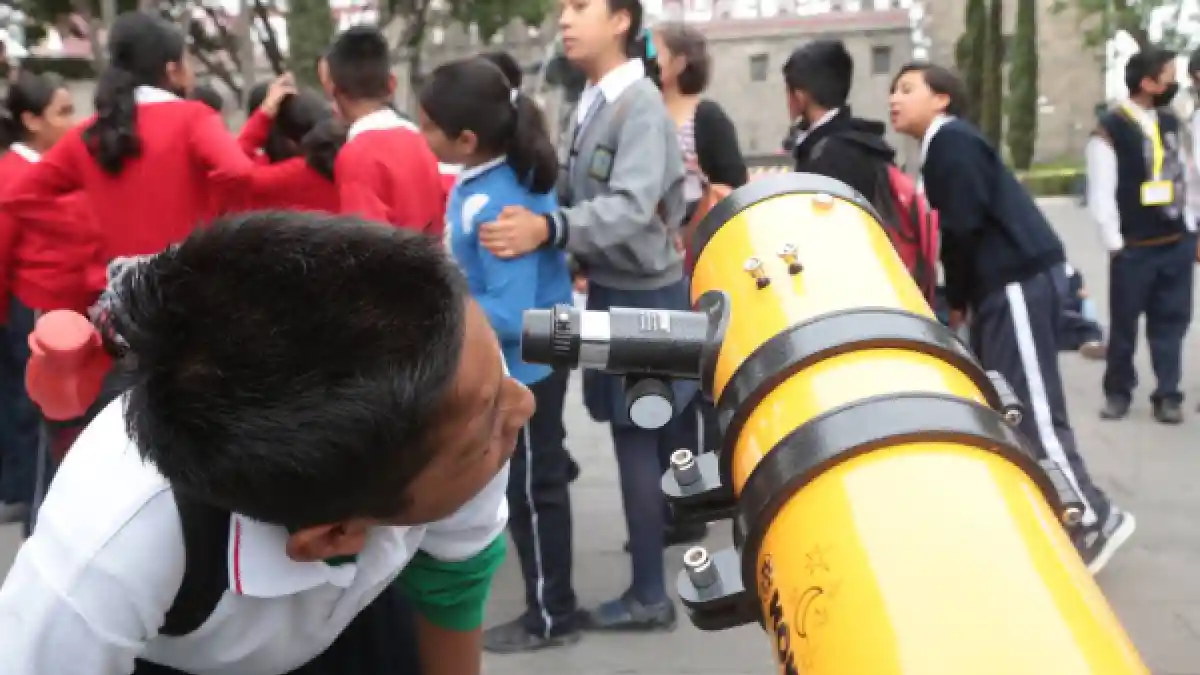 Ayuntamiento de Puebla acerca la ciencia y tecnología a estudiantes con 'Ingeniería Abierta'
