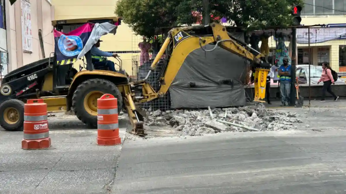 Ayuntamiento de Puebla comienza reconstrucción de pasos a nivel y retiro de puentes antipeatonales