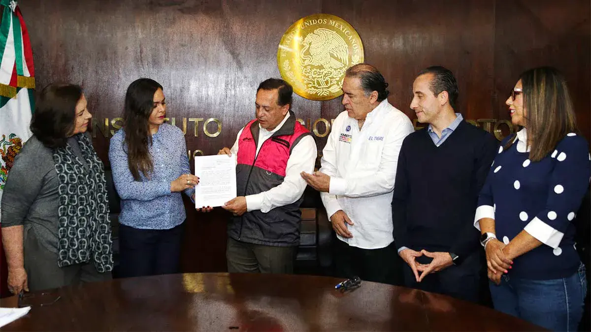 Diputados del PAN en Puebla denuncian ante el INE a "corcholatas" de Morena 