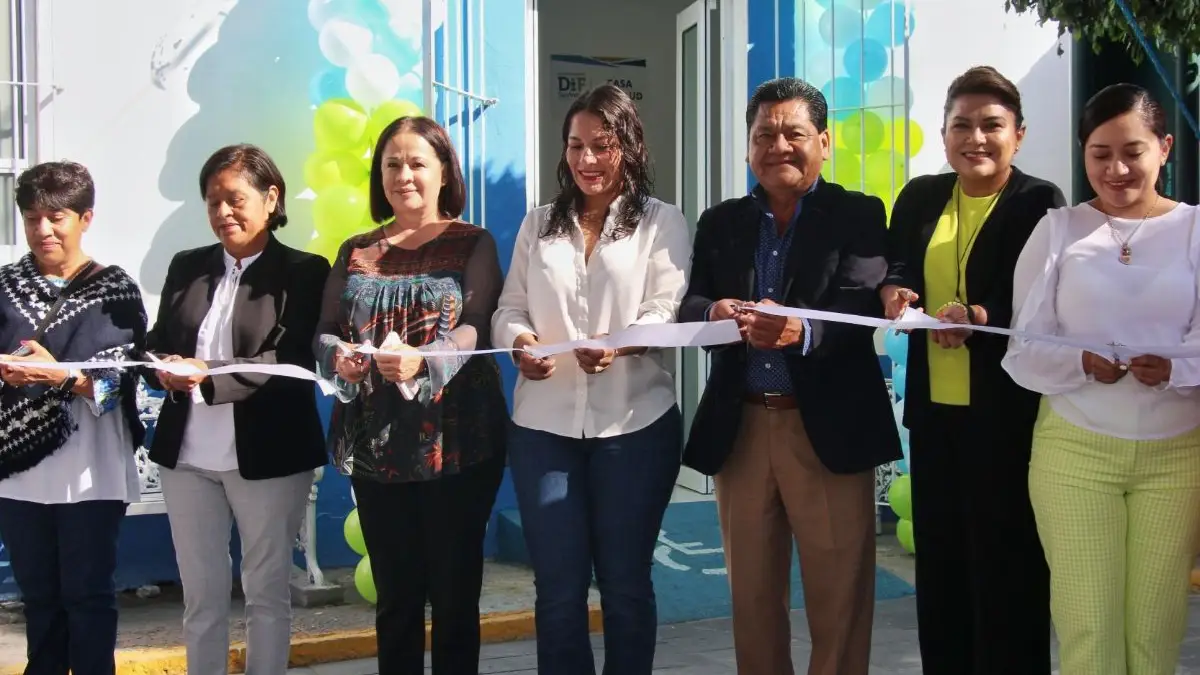 Lupita Cuautle inaugura la rehabilitación de la Casa de Salud de Santa María Tonantzintla