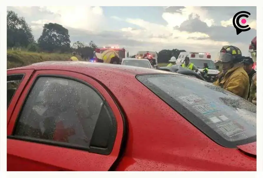 Tras choque en la autopista Amozoc-Perote tres murieron prensados y dos resultaron heridos
