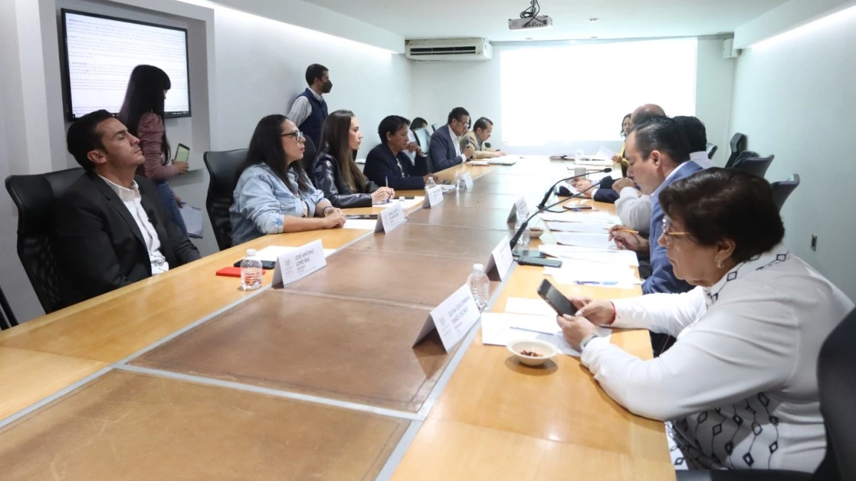 Comisiones avalan reformas para que adultos mayores administren de forma libre e informada sus recursos.