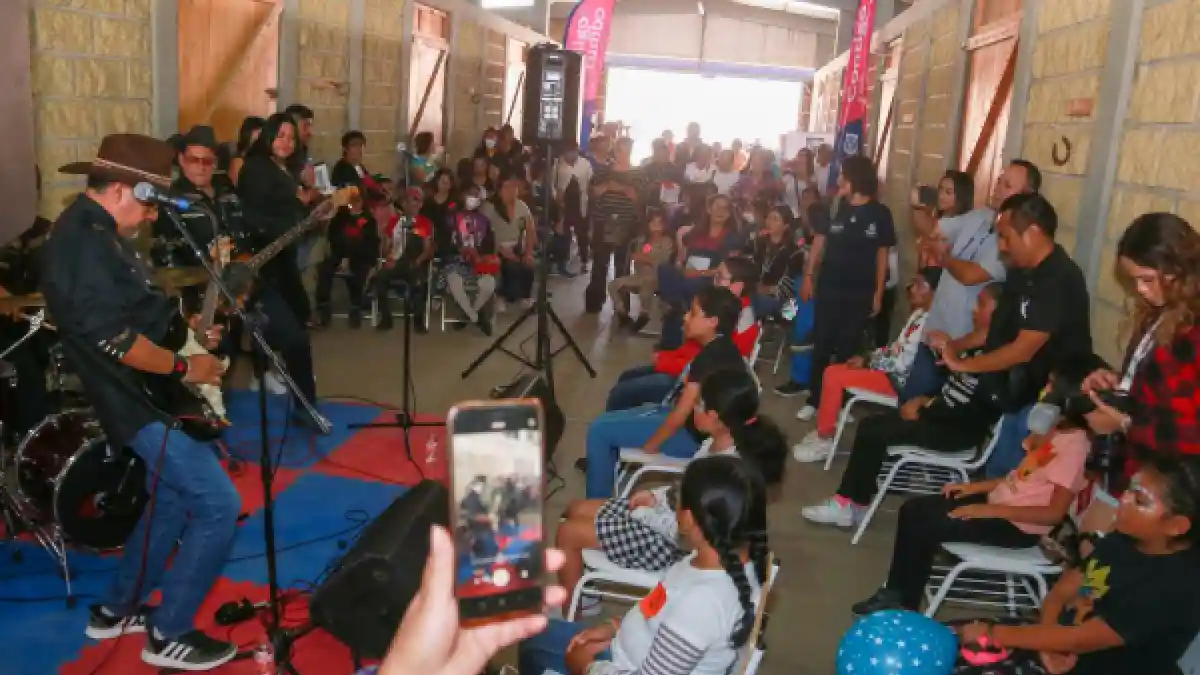 Gobierno Municipal y "Los Patita de Perro" hacen sentir la música a niños y niñas con sordera