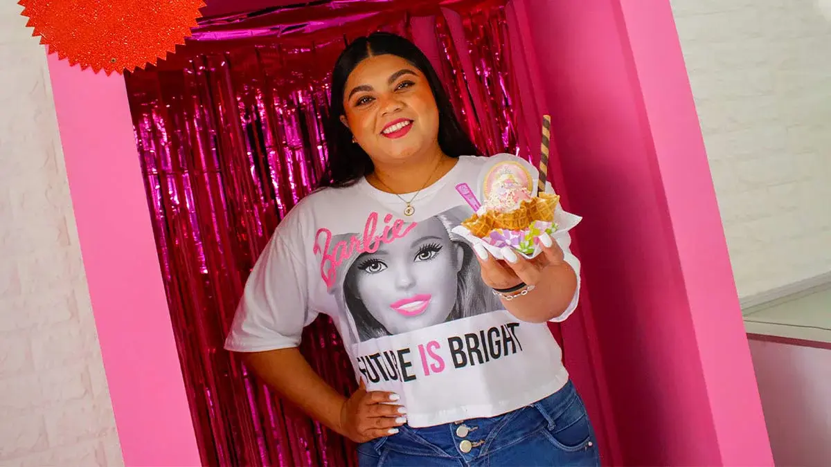Hielton Cholula presenta nuevos helados con temática de Barbie.