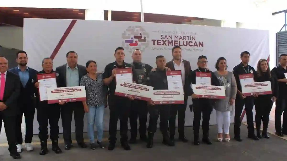 Elementos policiales reciben reconocimientos e incentivos económicos por su desempeño en el servicio público