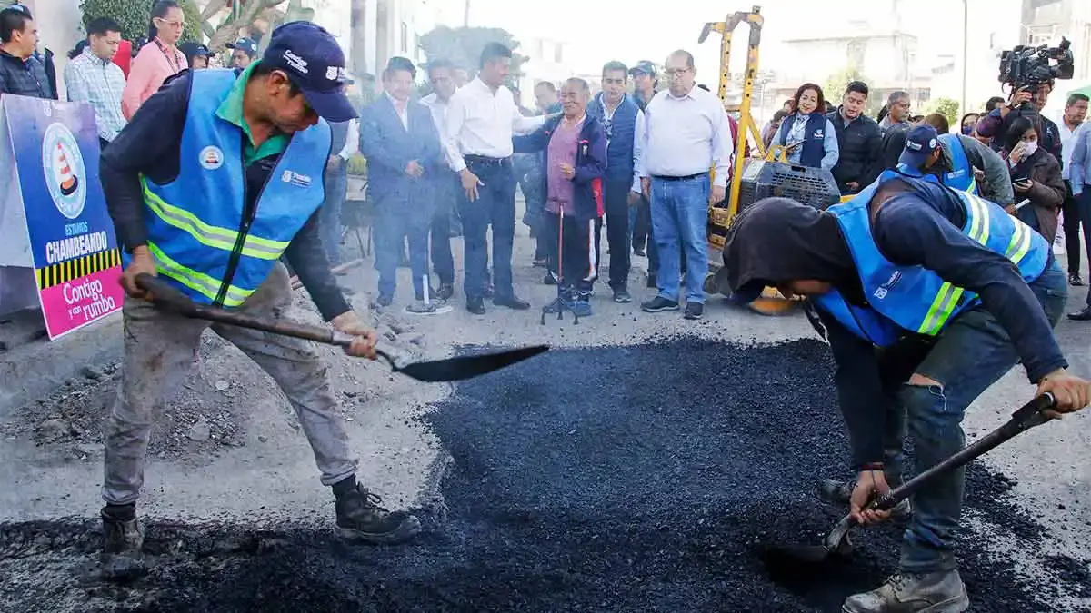 Ayuntamiento anuncia programa de bacheo en frío para estas importantes vialidades en Puebla.