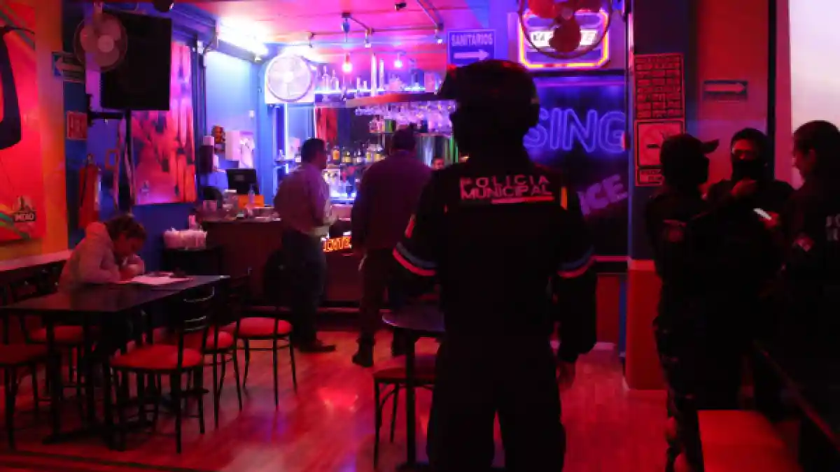 Normatividad mantiene inspecciones a establecimientos con venta de alcohol en Puebla capital