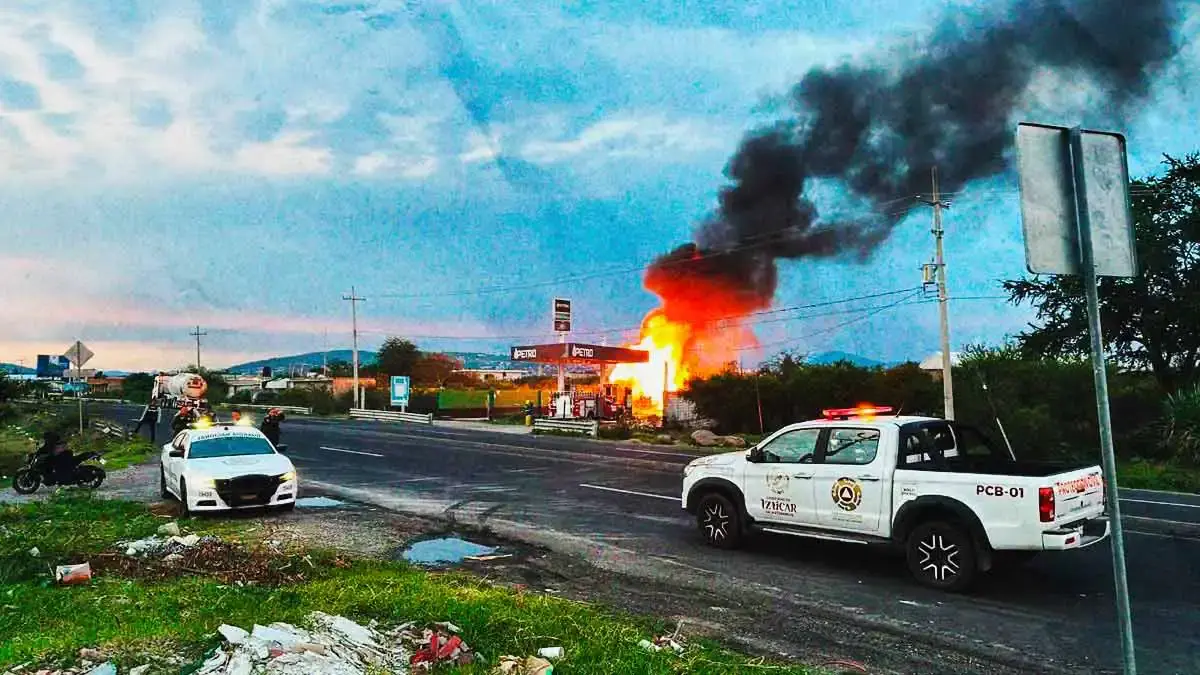 Se registra un incendio en gasolinera de Izúcar de Matamoros